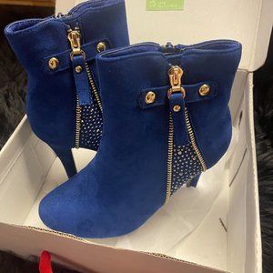 Suede Royal blue covered toe dress heels.